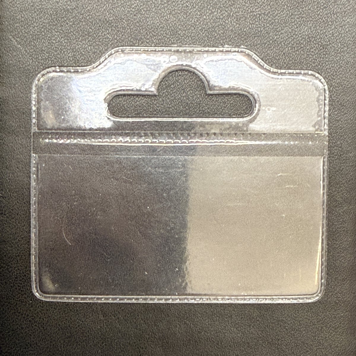 Eurohole delikli şeffaf PVC raf çubuğu etiketliği 6x6 cm, önden görünüm
