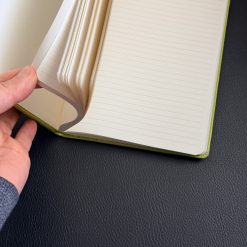 Sayfaları çevrilen promosyon defter, çizgili ivory kağıt